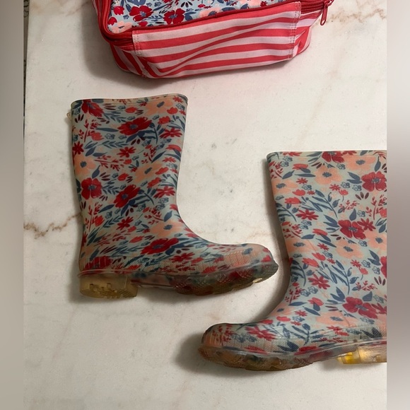 Matilda Jane Girls Size 5 Floral Rain Boots with Matching Packing Bag - Picture 6 of 13
